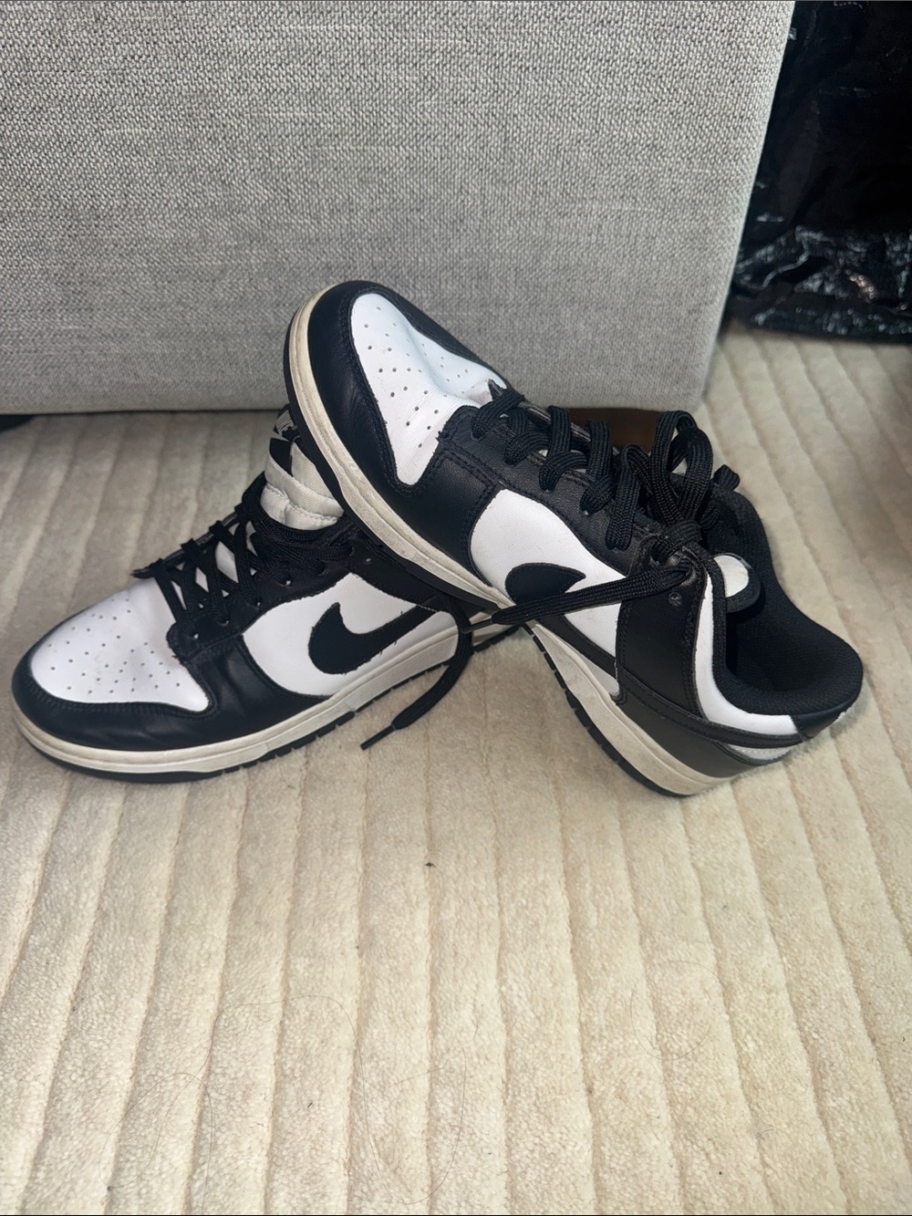 Black & White Low-Top Athletic Sneakers - Men